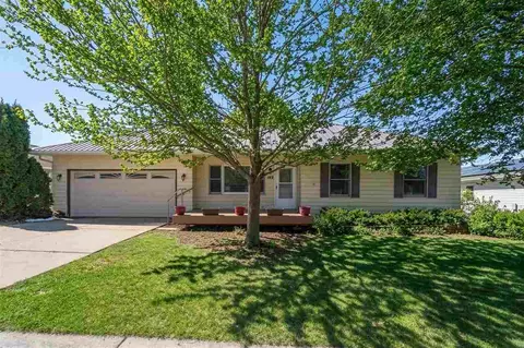 142 Scott Dr, West Branch, IA 52358