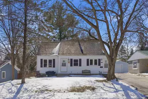27 Prospect Pl, Iowa City, IA 52246