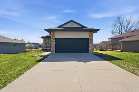 3321 Wintergreen Dr, Iowa City, IA 52240