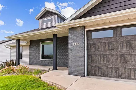 432 Rolling Hills Dr, Tiffin, IA 52340