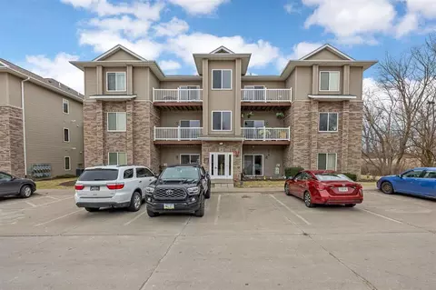 285 Sadler Ln, North Liberty, IA 52317