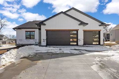 521 Elizabeth Ln, Tiffin, IA 52340