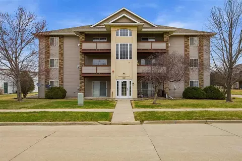 560 Penn Ct, North Liberty, IA 52317