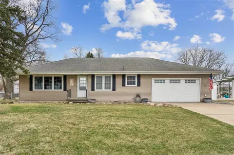 325 Division St, Swisher, IA 52338