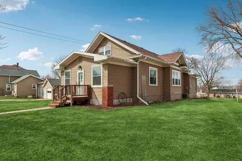 204 W Maple St, Williamsburg, IA 52361