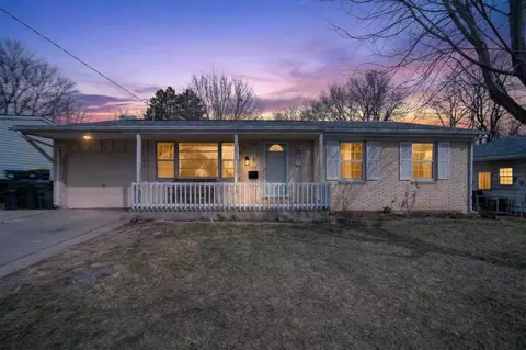 1416 Brookwood Dr, Iowa City, IA 52240