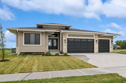 1201 Timber Trl, Solon, IA 52333