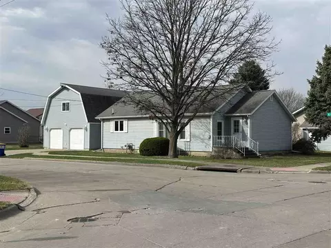 1409 N 4th Ave, Washington, IA 52353