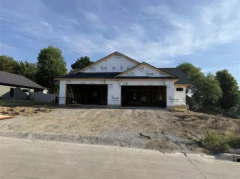 829 Prairie View Dr, West Branch, IA 52358