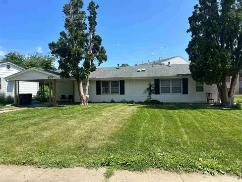 805807 20th Ave, Coralville, IA 52241