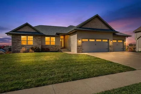 1705 Silver Maple Trl, North Liberty, IA 52317
