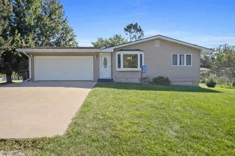 3257 NE Windward St, Solon, IA 52333