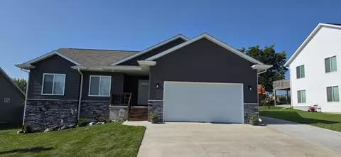 425 Galileo Dr, Riverside, IA 52327