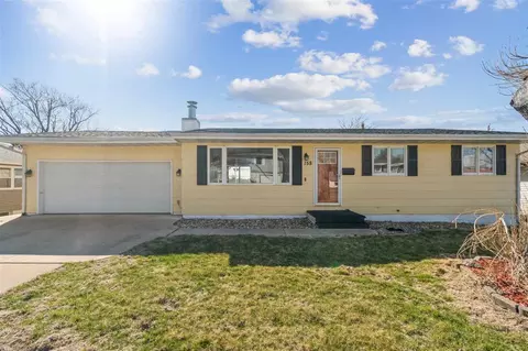 158 32nd St NW, Cedar Rapids, IA 52405