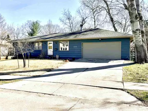1432 Buresh Ave, Iowa City, IA 52245