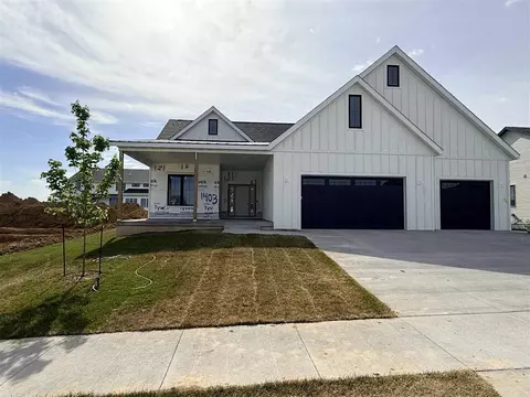 1403 Green Oak Pass, Tiffin, IA 52340