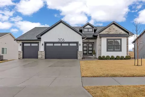 306 Dogwood Ln, Tiffin, IA 52340