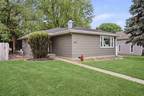 1009 E 2nd St, Washington, IA 52353