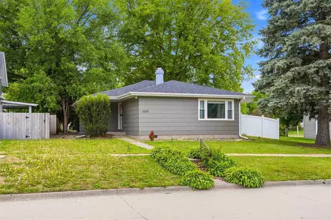 1009 E 2nd St, Washington, IA 52353