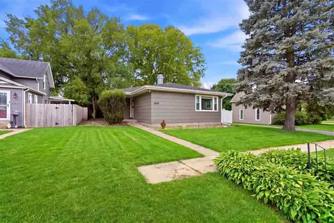 1009 E 2nd St, Washington, IA 52353