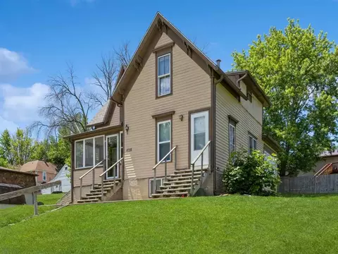 426 N 1st St, West Branch, IA 52358