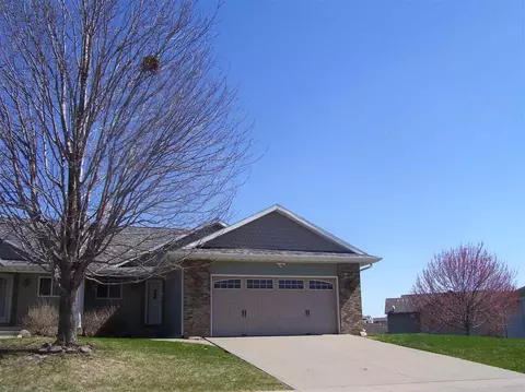 1512 Alder Dr, North Liberty, IA 52317