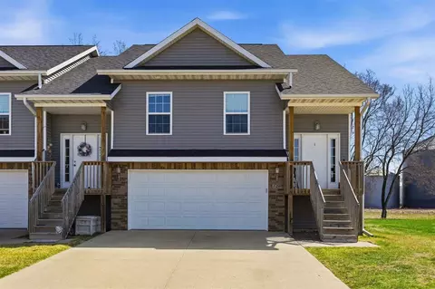 120 Aspen Ln, Hills, IA 52235