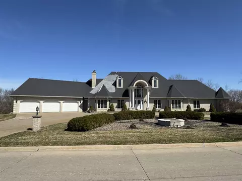 24 Kennedy Pkwy, Iowa City, IA 52246
