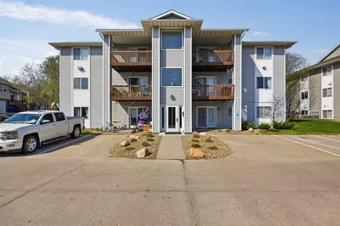 140 Shannon Dr, North Liberty, IA 52317