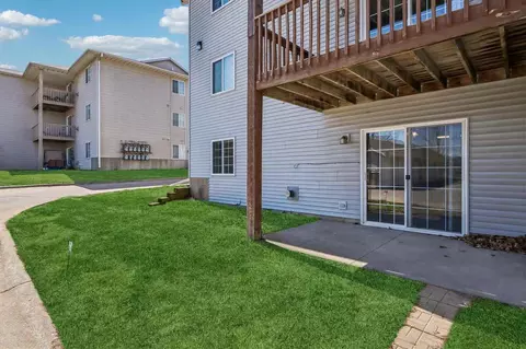 58 Westside Dr, Iowa City, IA 52246