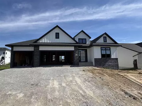 612 Rock Ridge Rd, Tiffin, IA 52340