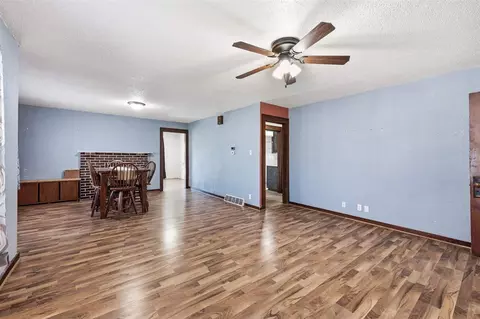 406 4th St, Deep River, IA 52222 photo 5