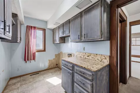 406 4th St, Deep River, IA 52222 photo 10