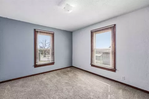 406 4th St, Deep River, IA 52222 photo 9