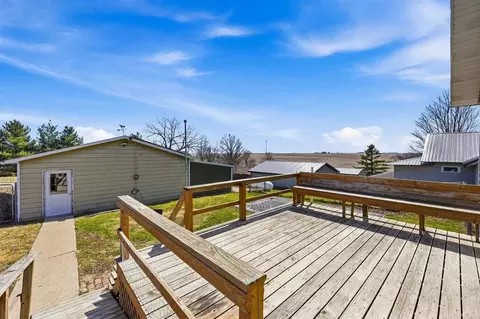 406 4th St, Deep River, IA 52222 photo 22