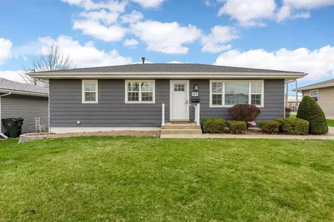 2400 Victoria Dr SW, Cedar Rapids, IA 52404