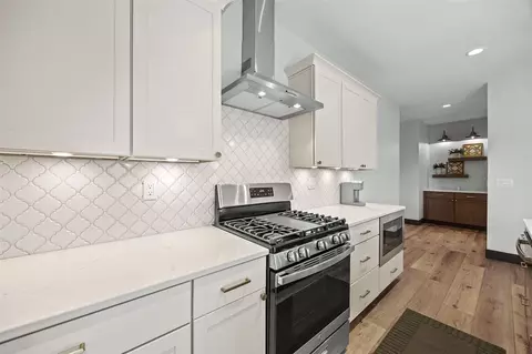 Kitchen - 3060 Sunflower St, Ely, IA 52227 photo 4 of 5