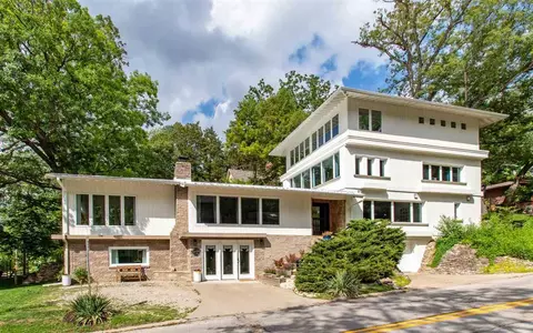1030 River St, Iowa City, IA 52246
