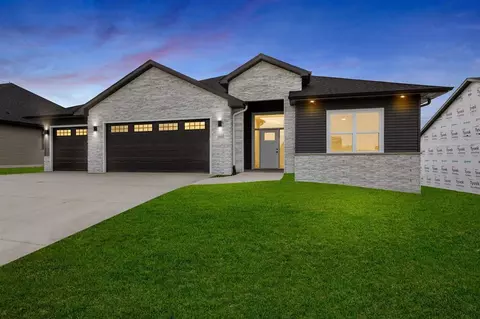 648 Rock Ridge Rd, Tiffin, IA 52340