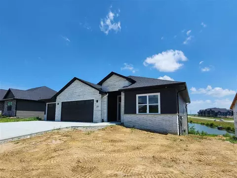 648 Rock Ridge Rd, Tiffin, IA 52340