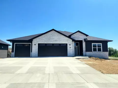648 Rock Ridge Rd, Tiffin, IA 52340