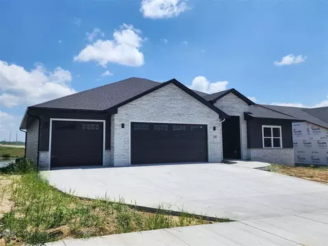 648 Rock Ridge Rd, Tiffin, IA 52340