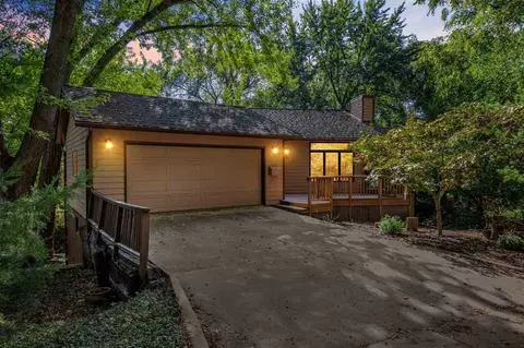 435 Bayard St, Iowa City, IA 52246