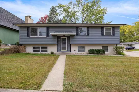 618 Keswick Dr, Iowa City, IA 52246