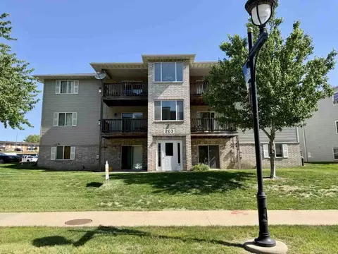 203 5th St, Coralville, IA 52241