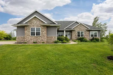 3352 Southridge Dr, Amana, IA 52203