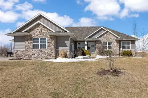 3352 Southridge Dr, Amana, IA 52203