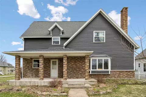 207 6th St, Van Horne, IA 52346