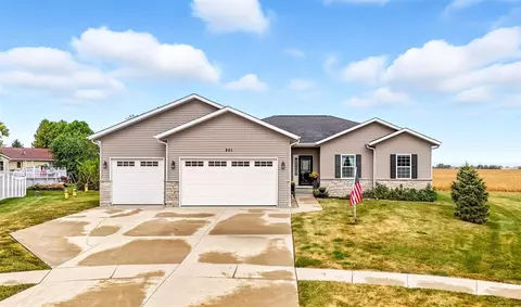 801 Maple Ct, Wilton, IA 52778