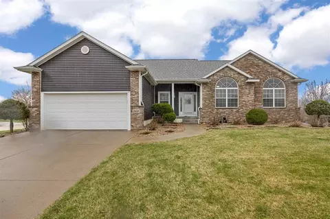 2424 Radcliffe Dr SW, Cedar Rapids, IA 52404